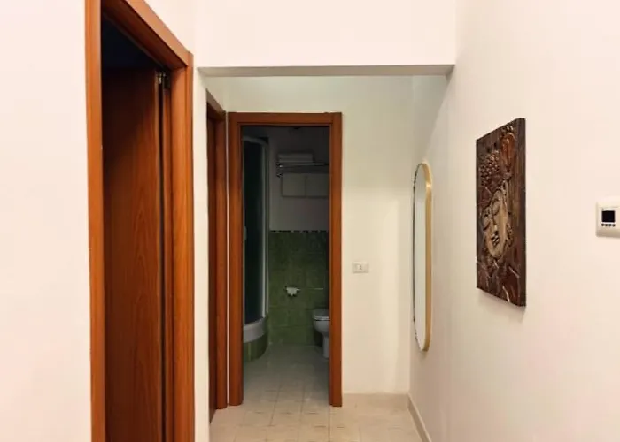 Guesthost - Spacious Near Colosseum